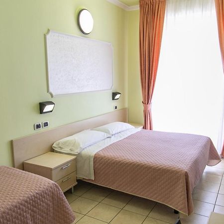 Hotel Liana Rimini Exterior foto
