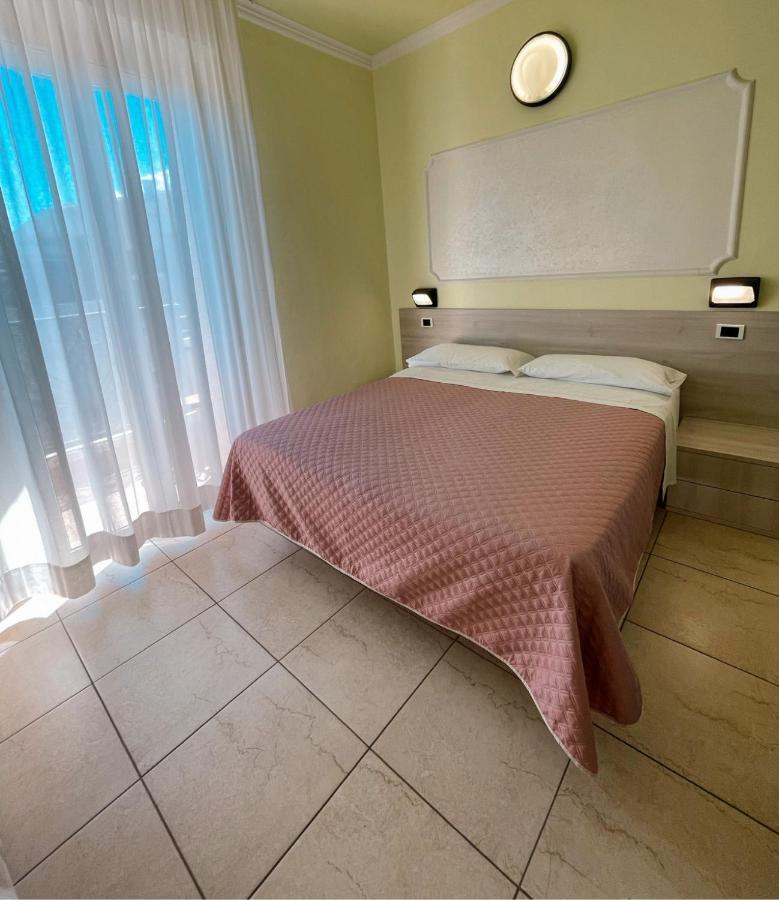 Hotel Liana Rimini Exterior foto