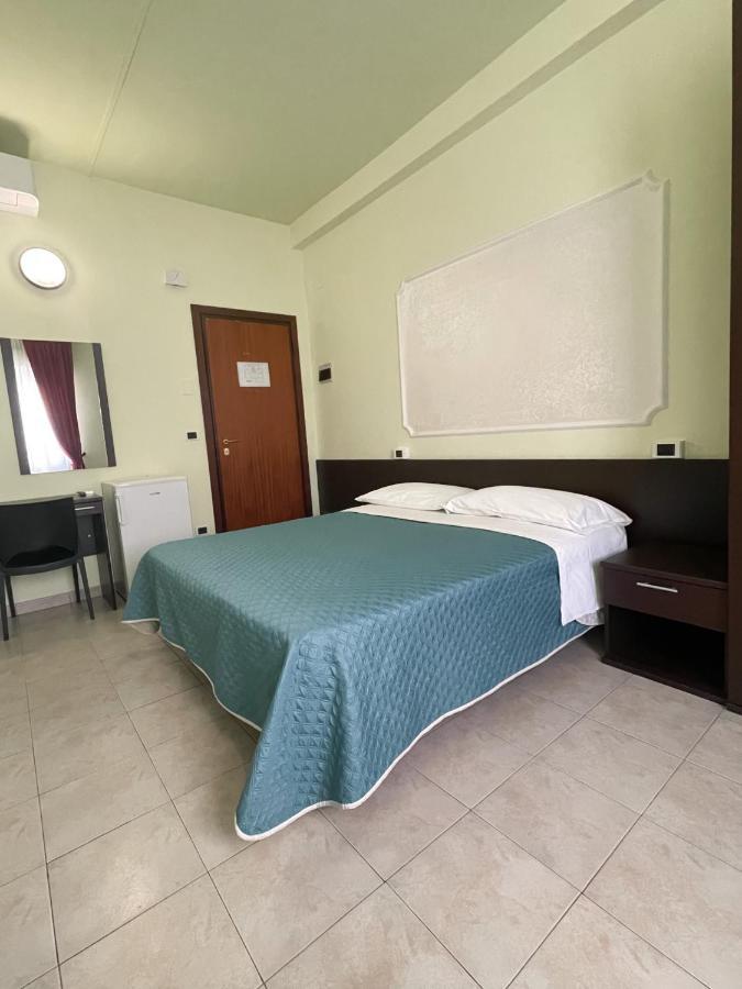 Hotel Liana Rimini Exterior foto