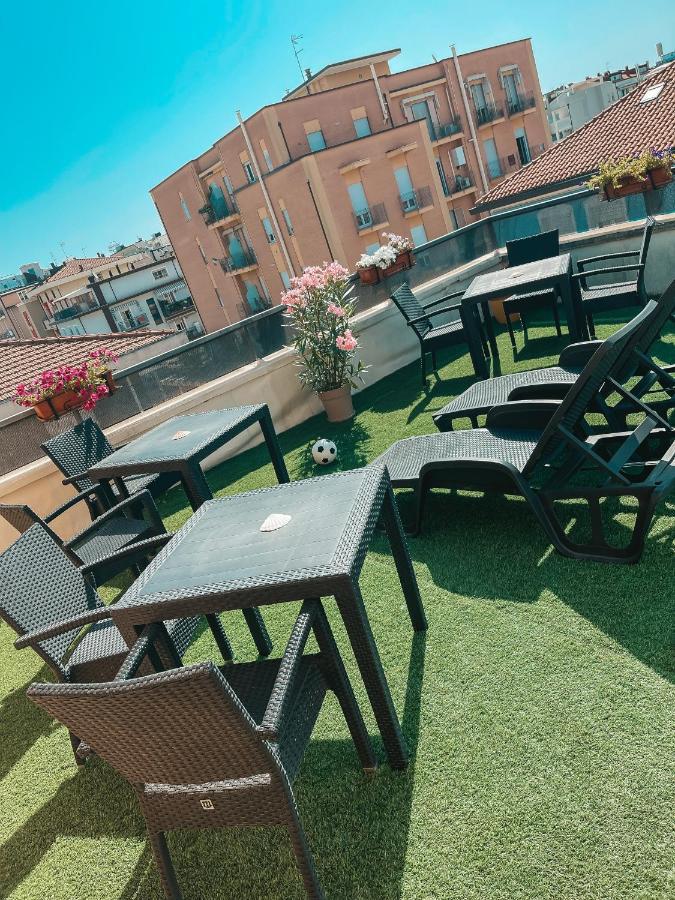 Hotel Liana Rimini Exterior foto